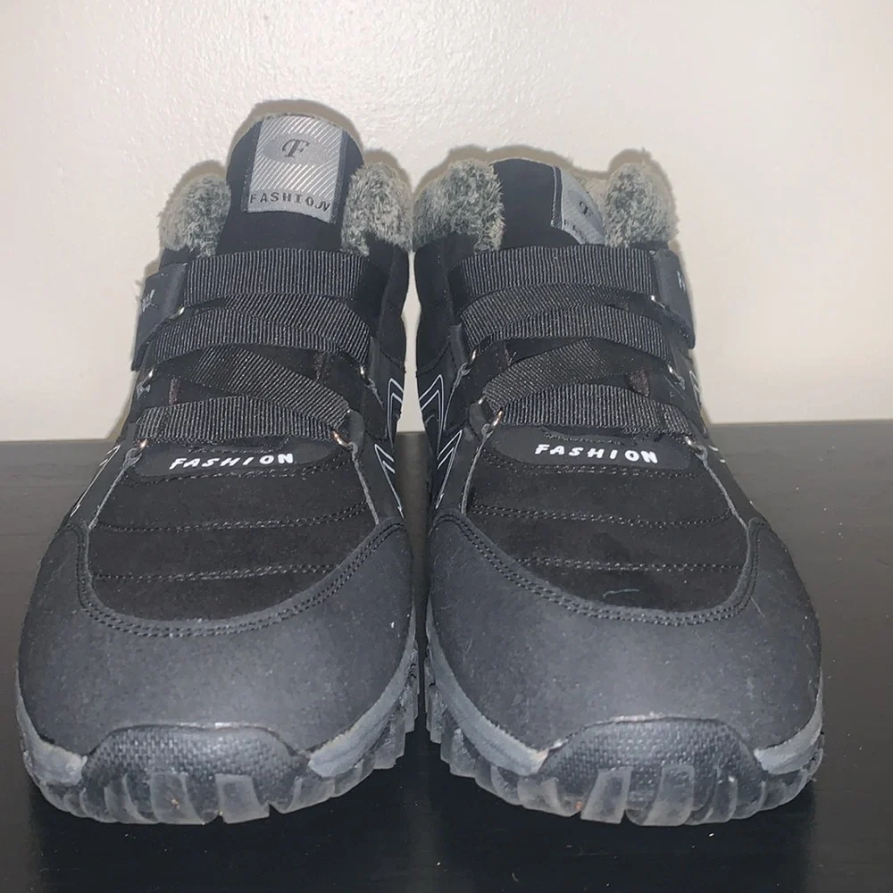 Faux Leather Fur Lined Unisex Snow Boots.  Size 12 Men’s. Size 14 Women’s